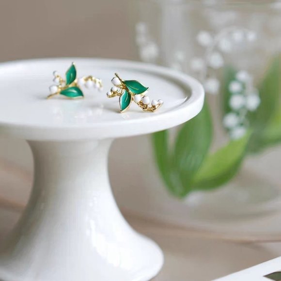 NWT lily of the valley earrings - Picture 4 of 8